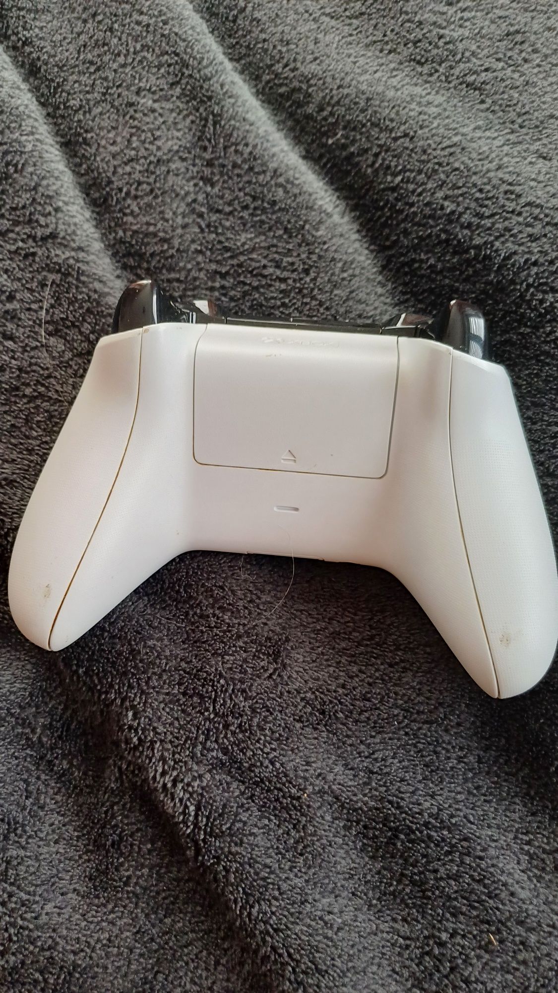 X box one s 1TB z padem, kablami i grami stan bardzo dobry