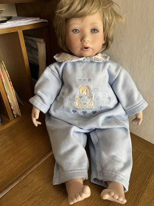 Lalka porcelanowa z sygnaturą