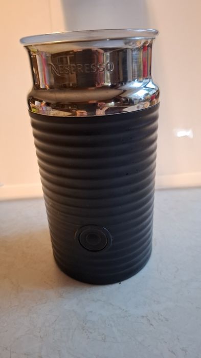 Spieniacz na mleko do ekspresu Nespresso  C 120