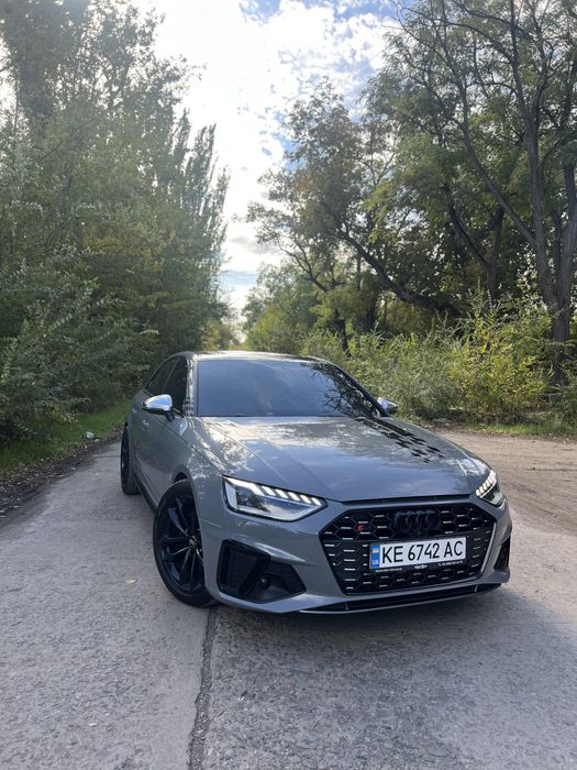 Продам/обме Audi S4 b9