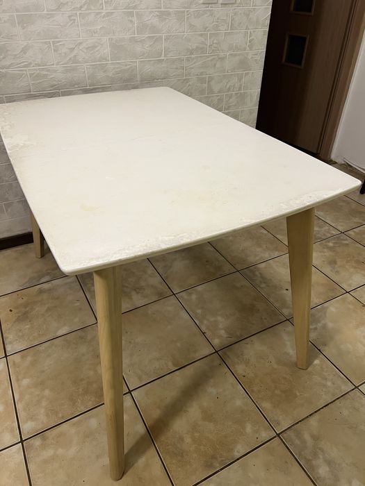 Stół kuchenny, rozkładany.