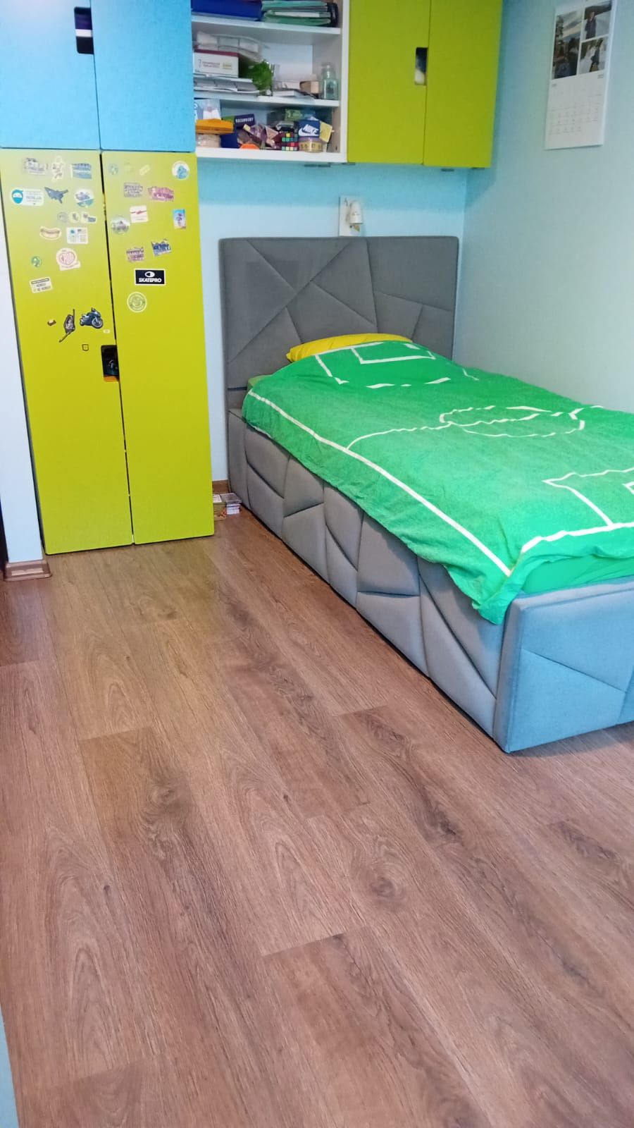 Łóżko tapicerowane, stan jak nowe wymiar pod materac 90x200