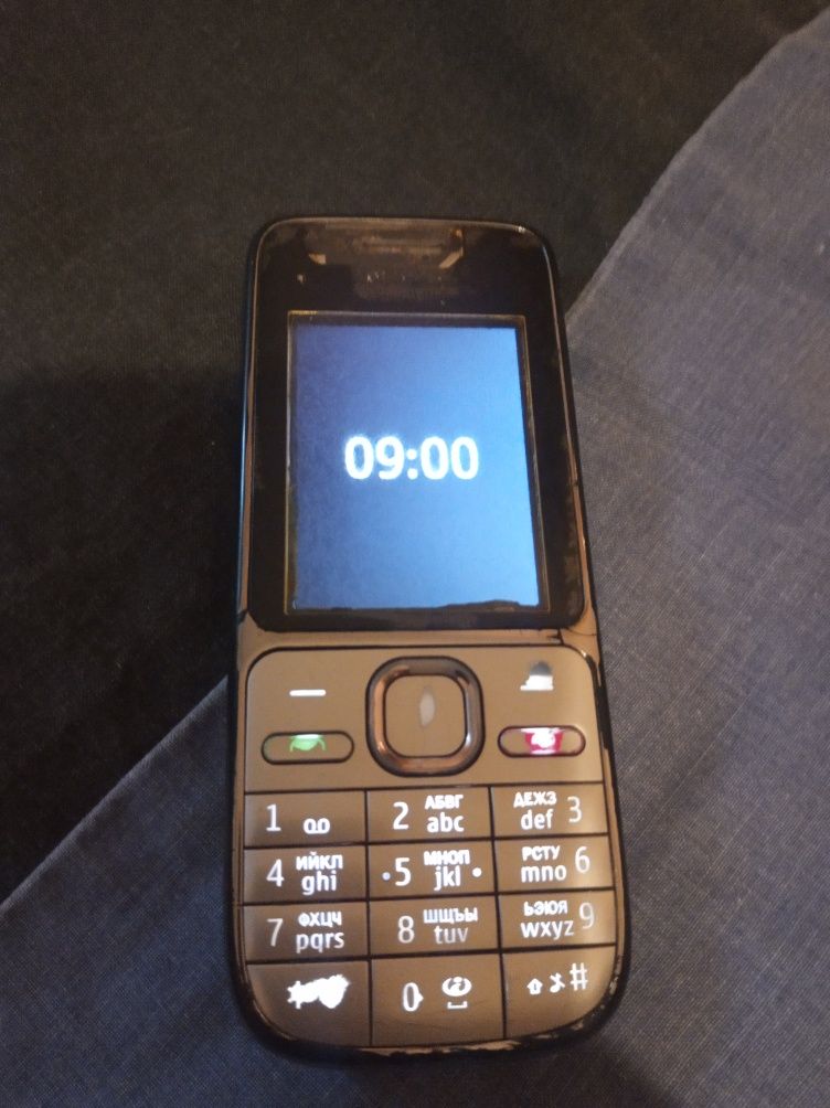 Nokia C2-01 с зарядкой.