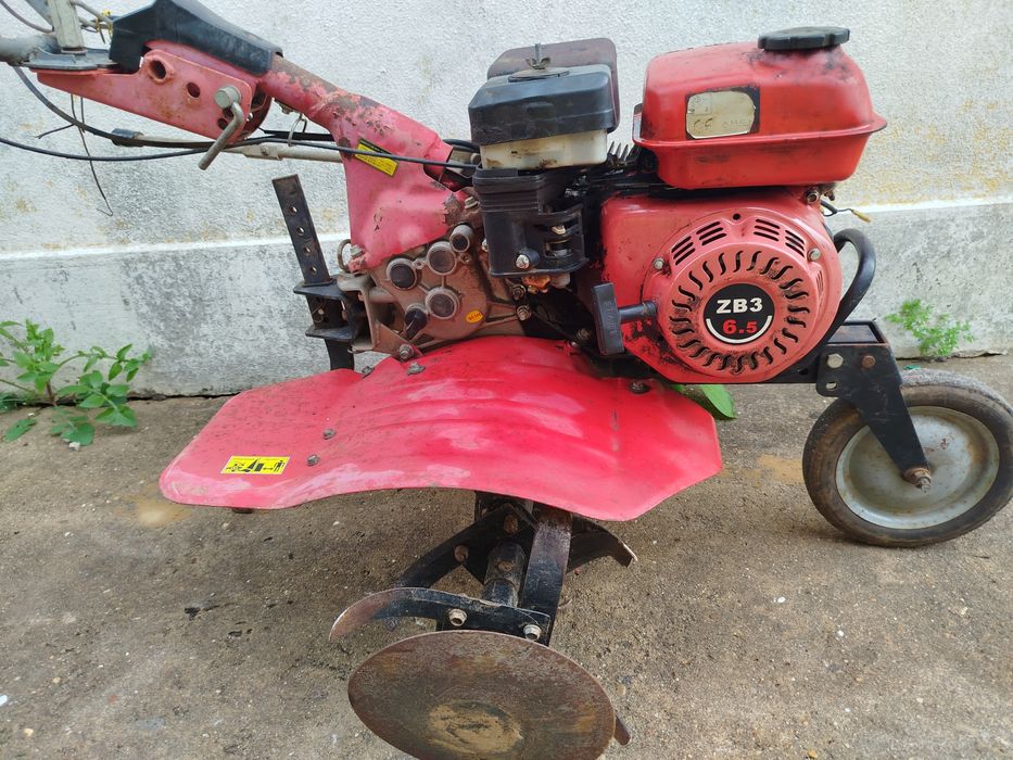 Motoenxada  com freses