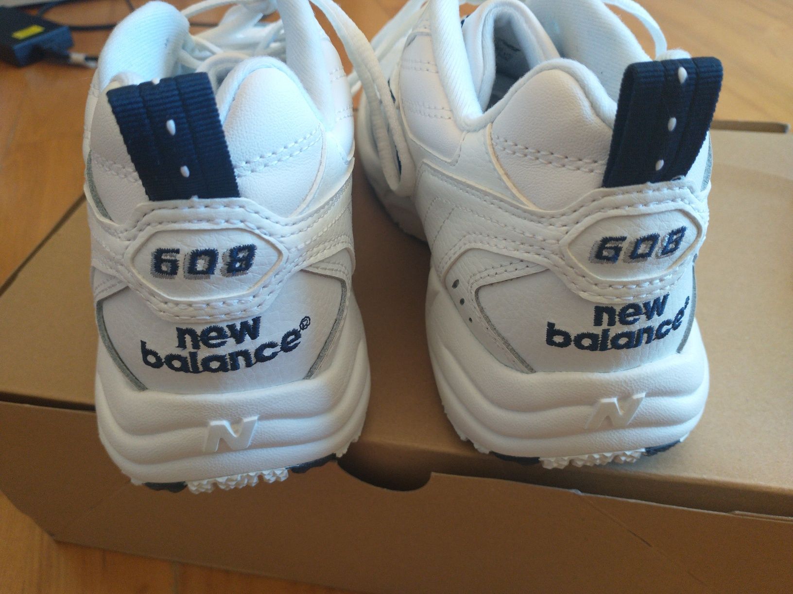 New Balance 608 buty sportowe skórzane rozmiar 40,5