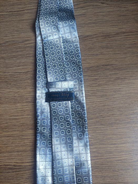 Подарочный набор: галстук, запонки и платок фирмы Piero Butti