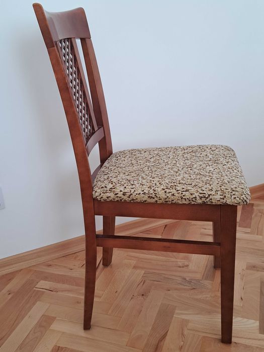 Krzesła drewniane tapicerowane
