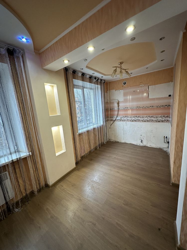 Продам 3х комнатную в районе Варус 1