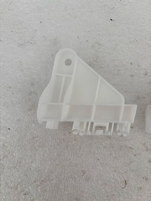 Toyota Corolla E16 E18 13-19 ślizg prawy lewy tył tylny zderzaka lampy