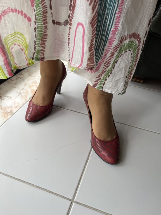 Sapatos de salto alto vermelhos