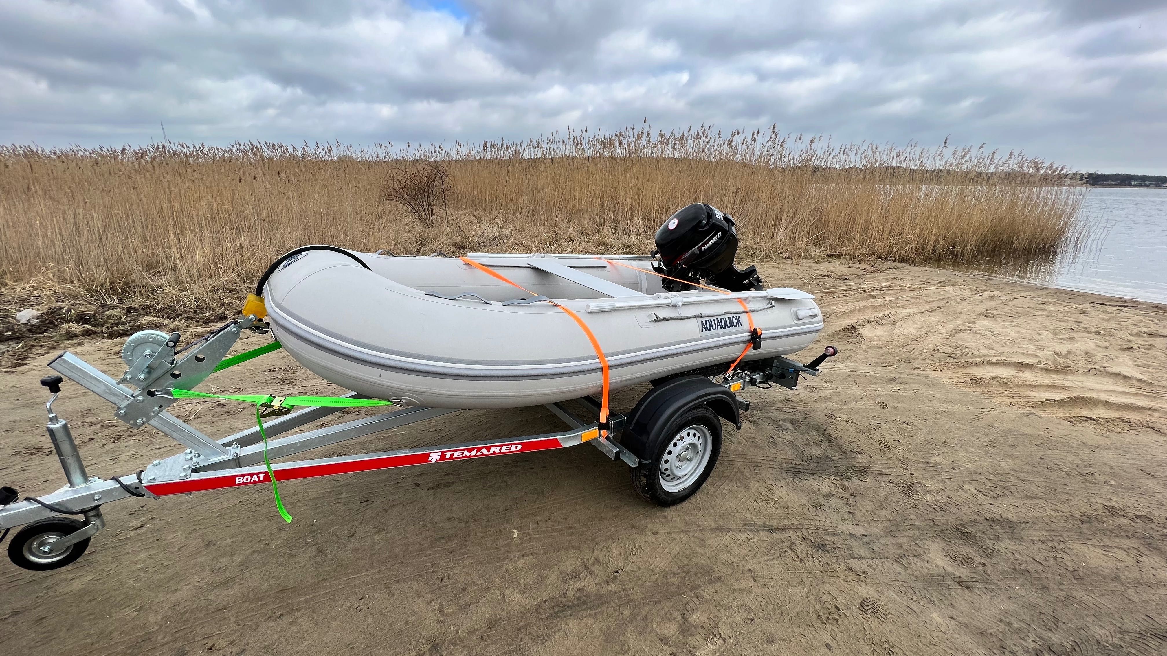 Szwecki ponton Aquaquick 300 wraz z silnikiem 9.9 KM i przyczepą