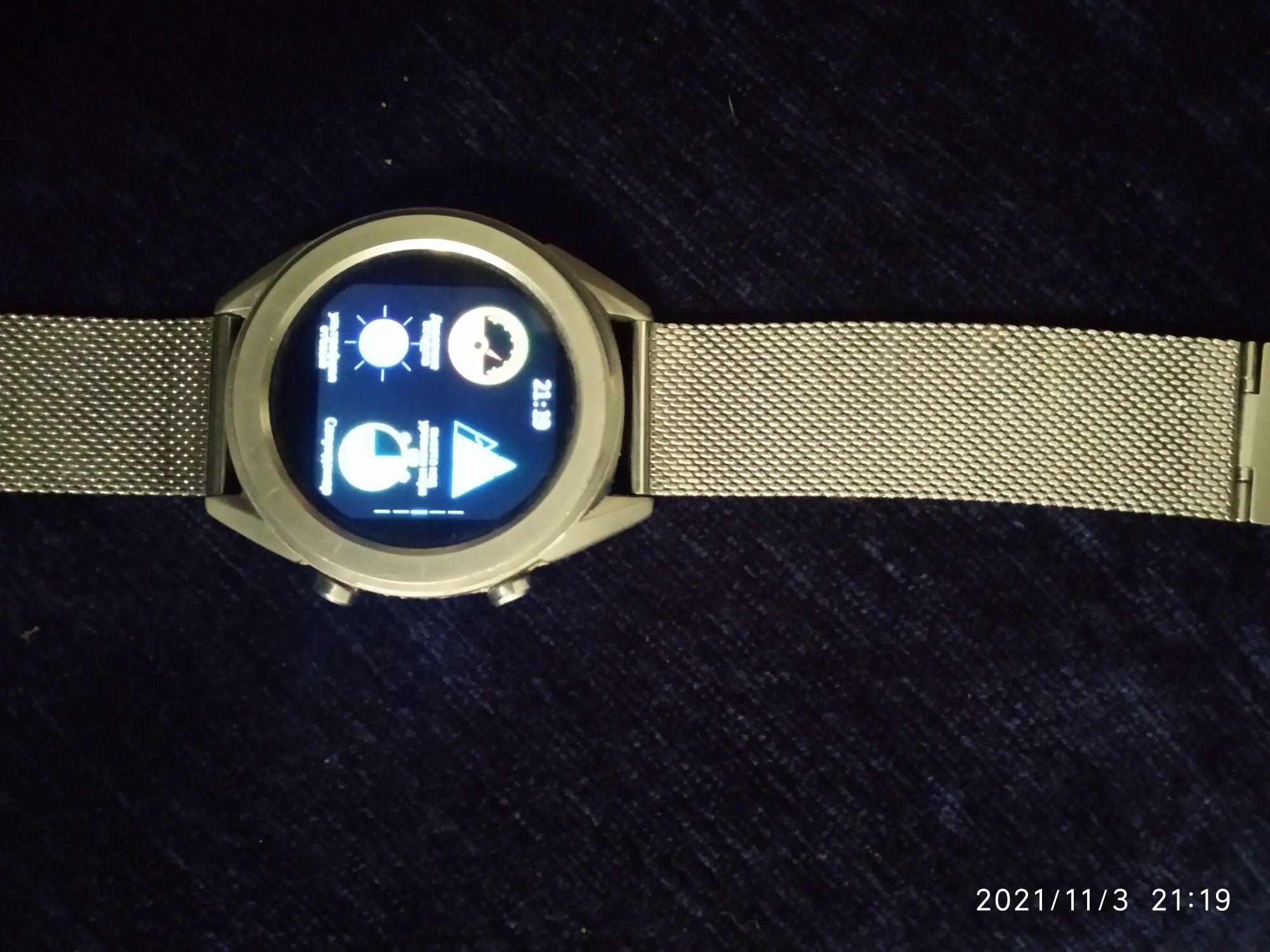 Смарт часы, Smart watch в отличном состоянии батарея держит 7-8 дней.
