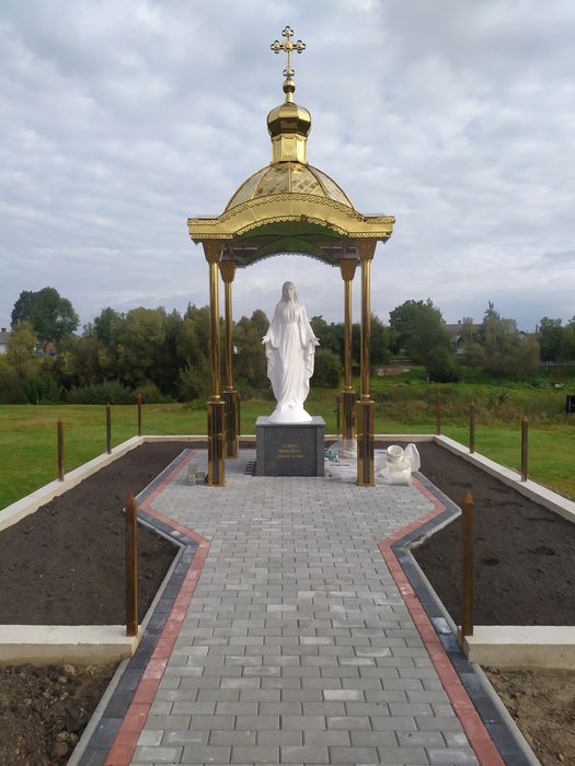 Скульптура "Матір Божа"