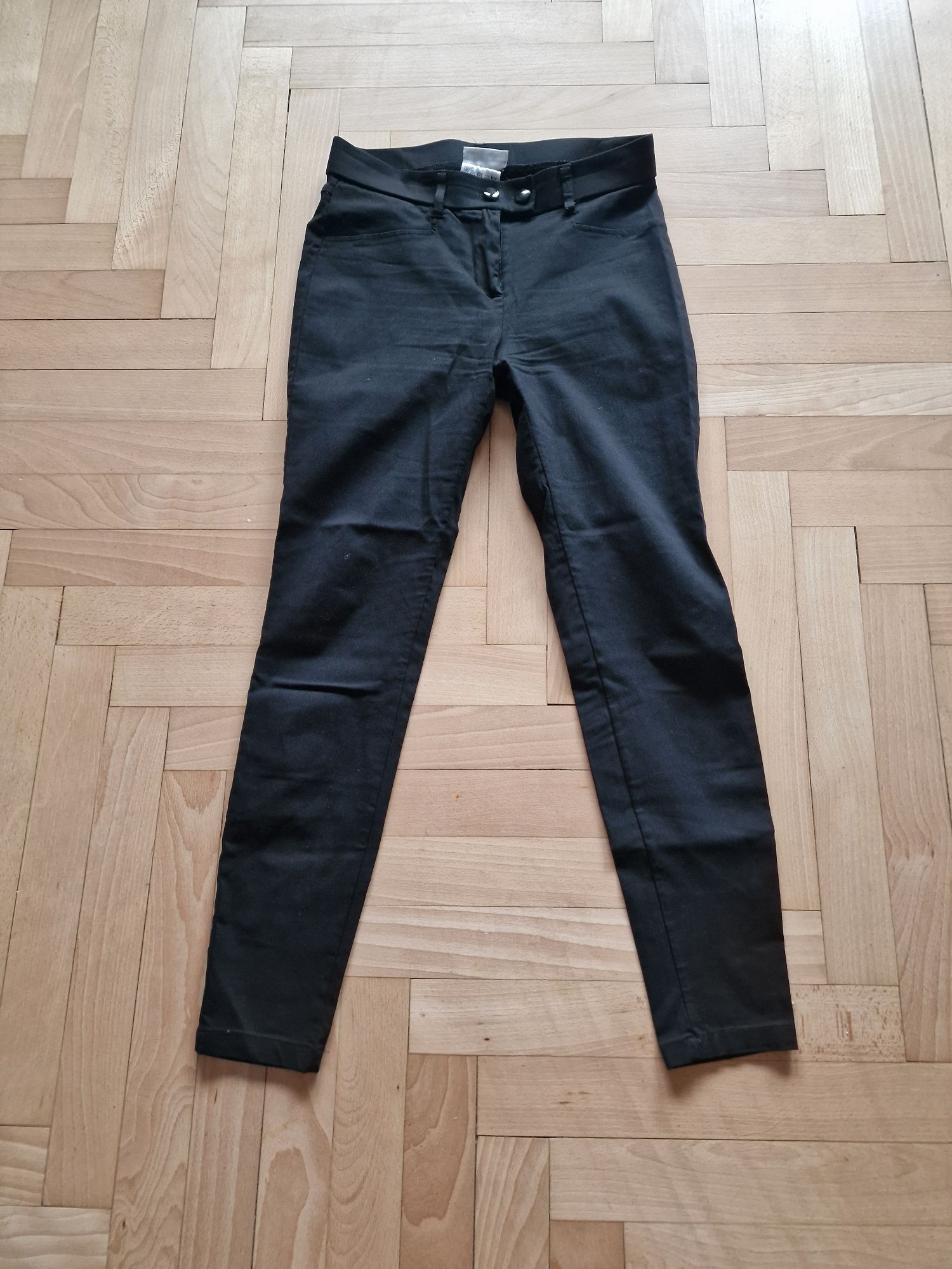 Czarne spodnie z wiskozy rozmiar 38