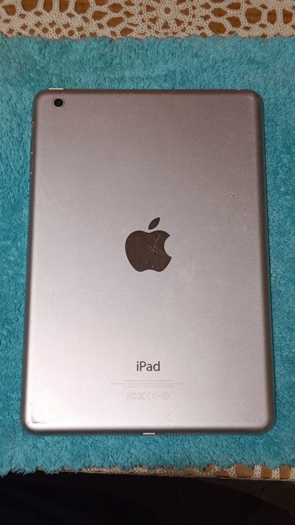 Планшет Apple iPad mini wi-fi ,32gb. Є тріщини.