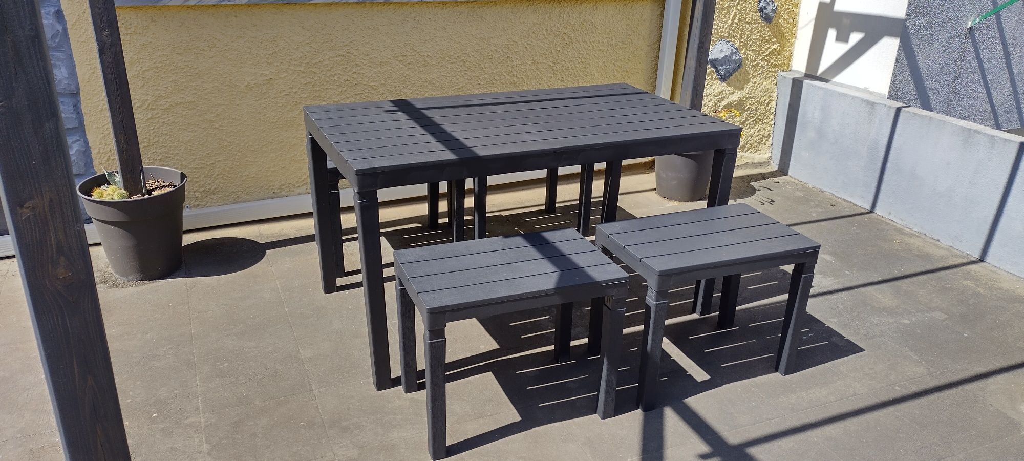 Conjunto de refeição exterior mesa + 4 bancos novo