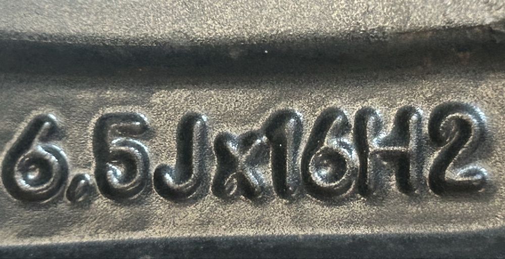 647 Felgi Alumniowe PEUGEOT R 16 4x108 otwór 65 Bardzo Ładne Czarne