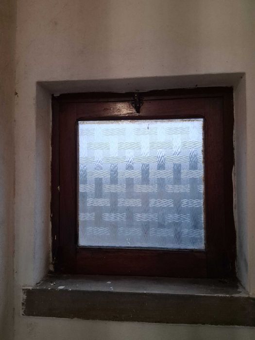 Janelas e porta de madeira de varias medidas