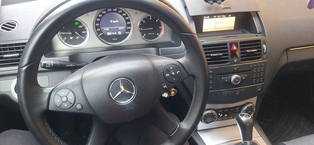 Piękny unikat awantgarde bardzo mały przebieg jak nowy  Mercedes C kla