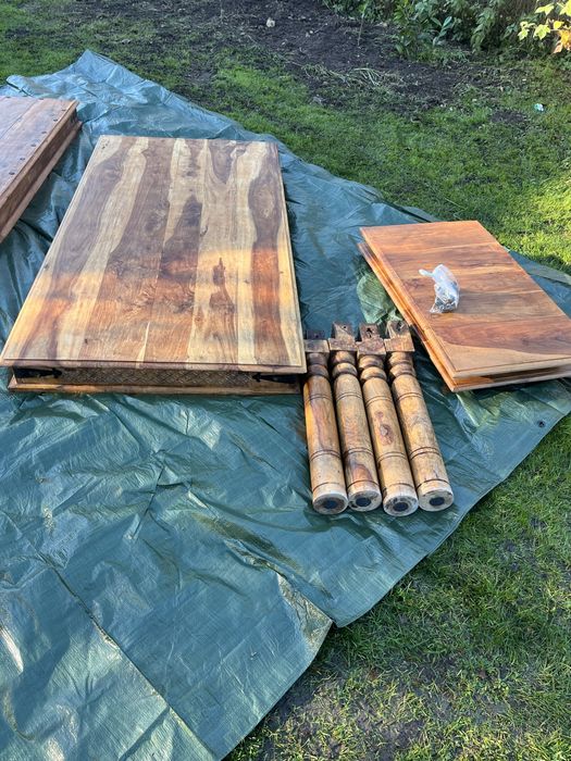 Stół Kolonialny rzeźbiony