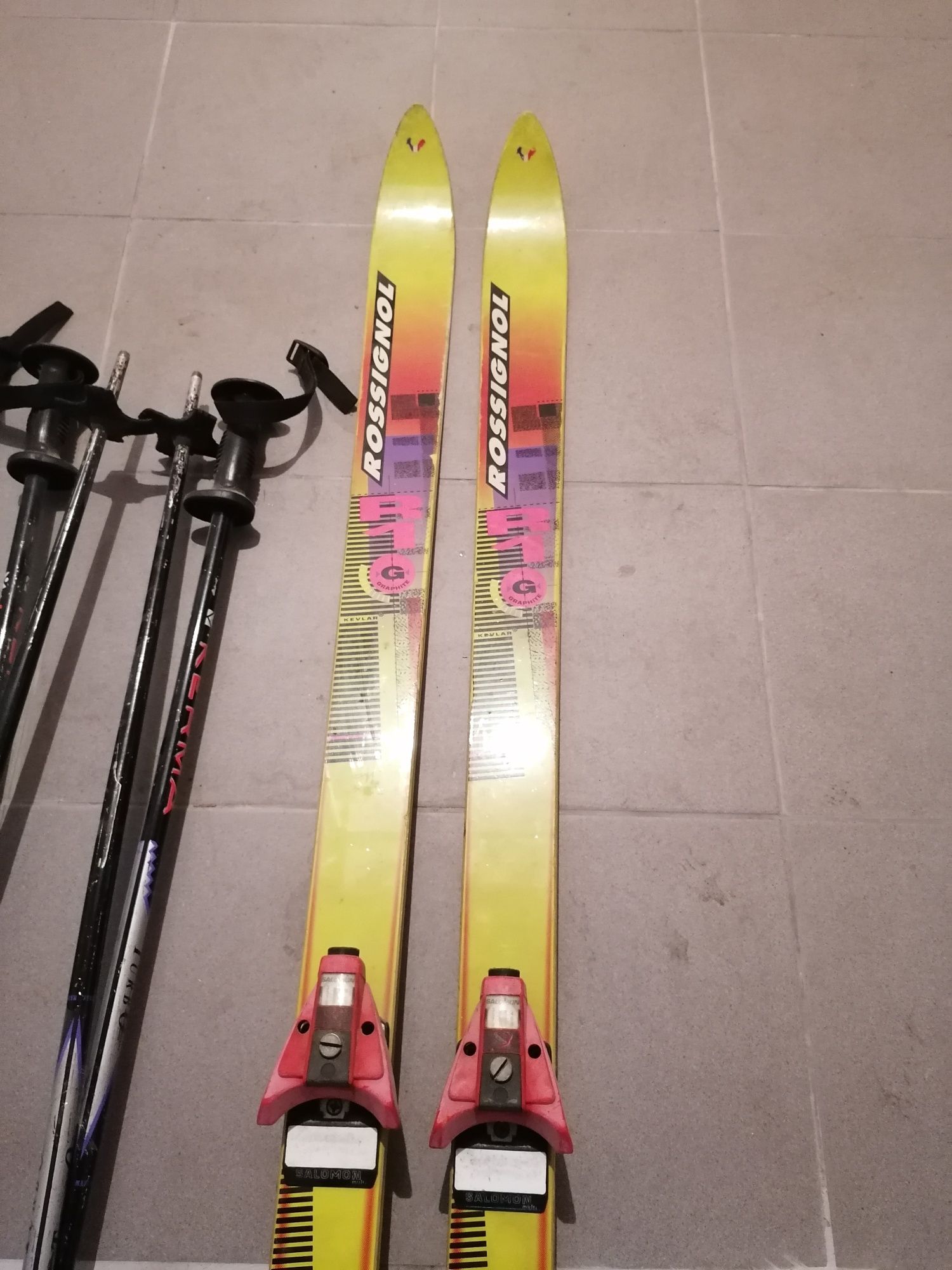 Vendo ski (skis) e batons antigos