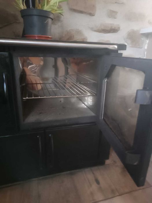 Salamandra com forno  em ferro fundido