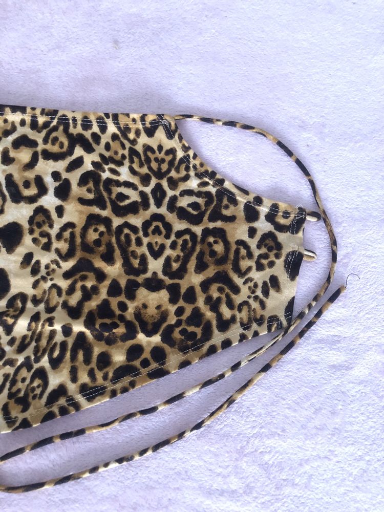 top padrão leopardo