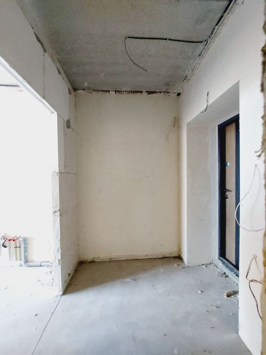 Продам однокімнатну квартиру з частковим ремонтом