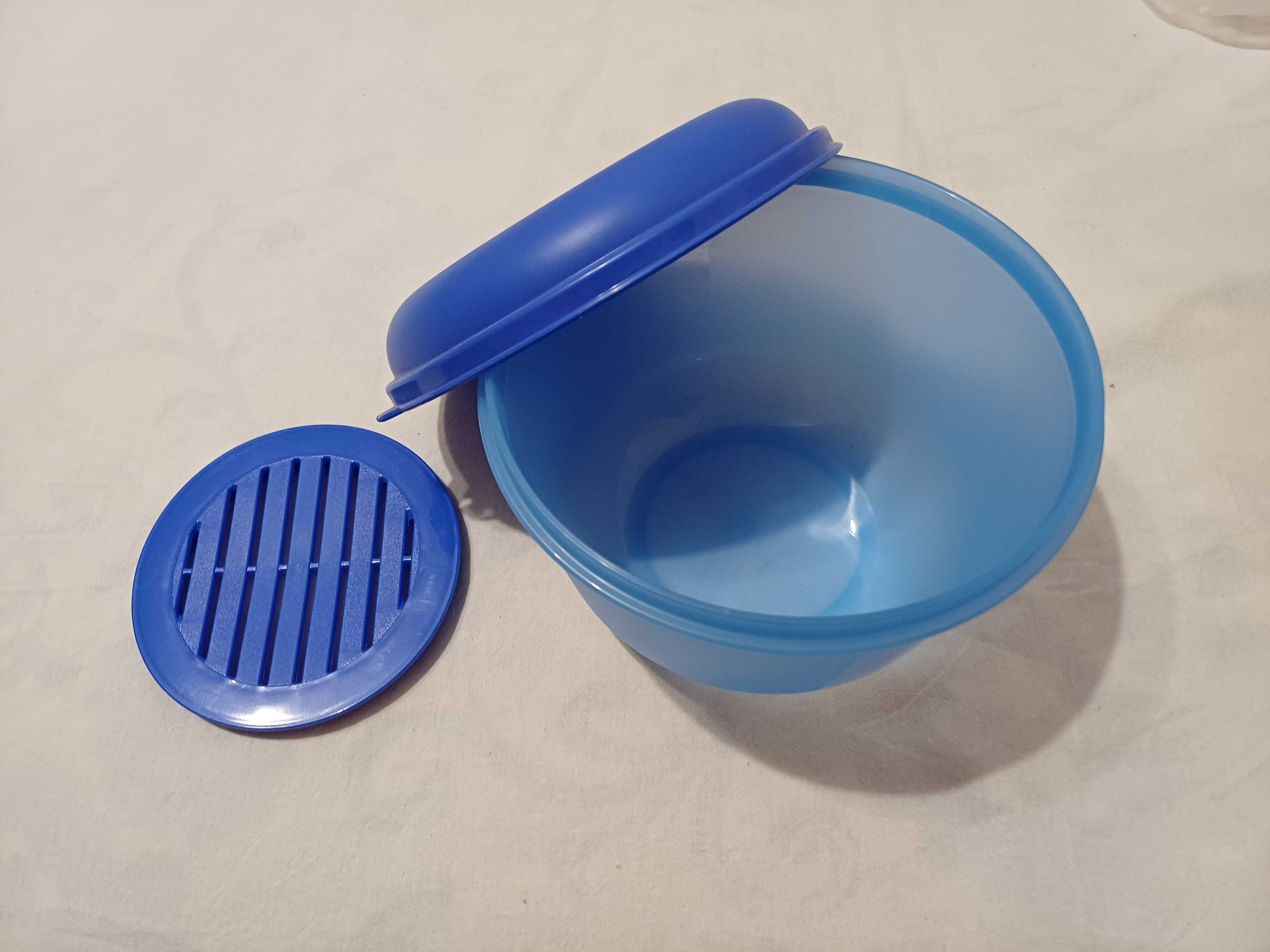 Tupperware. Контейнер Свежесть-павильон 2 л с решеточкой