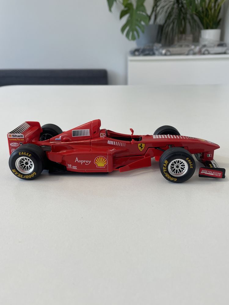 Model F1 Ferrari F300 Schumacher 1/24 Bburago Italy Formuła 1 Bolid