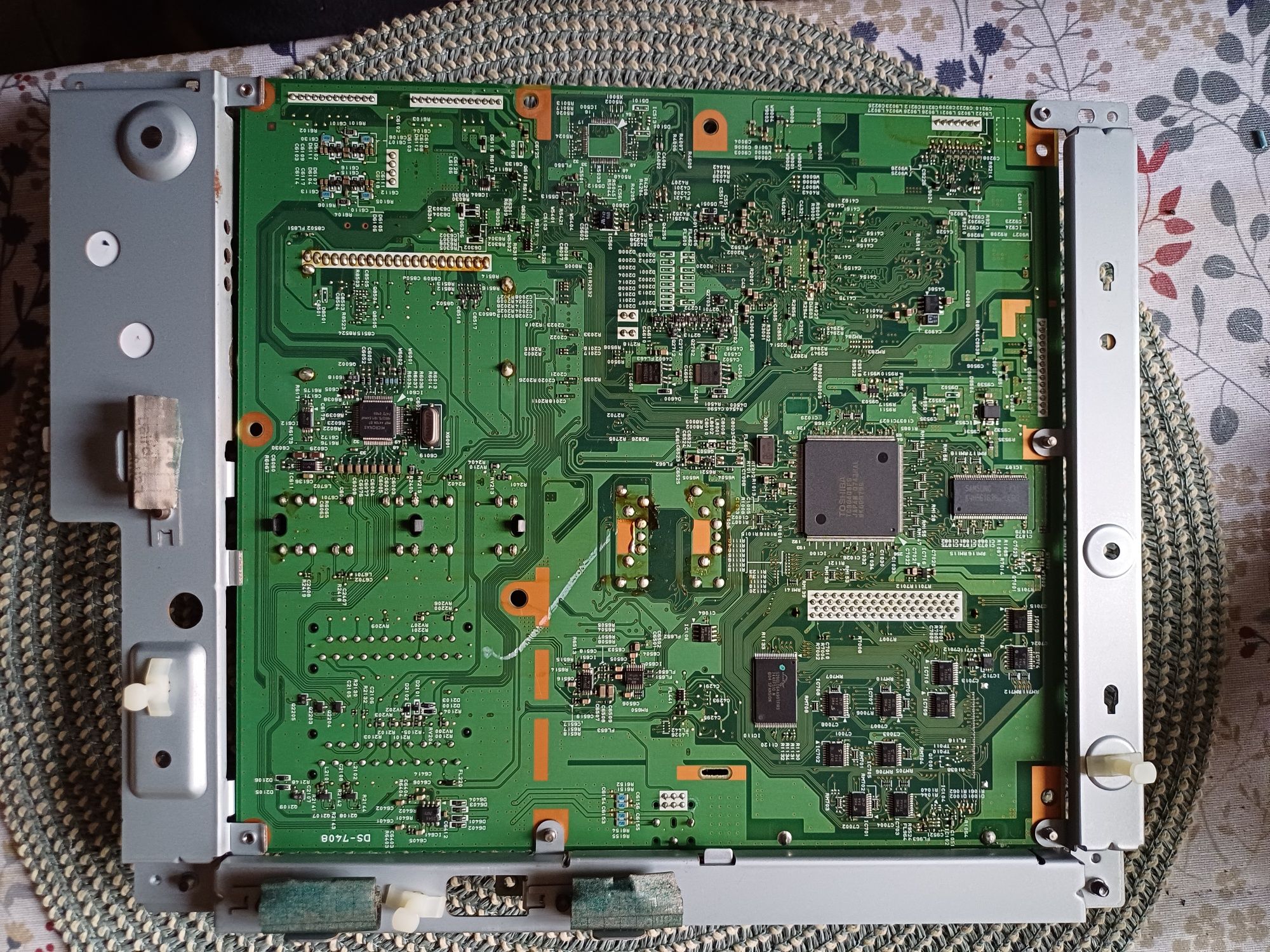 Блок живлення РЕ490А, V28A000671A1 та материнська пдата pooV504DG  для