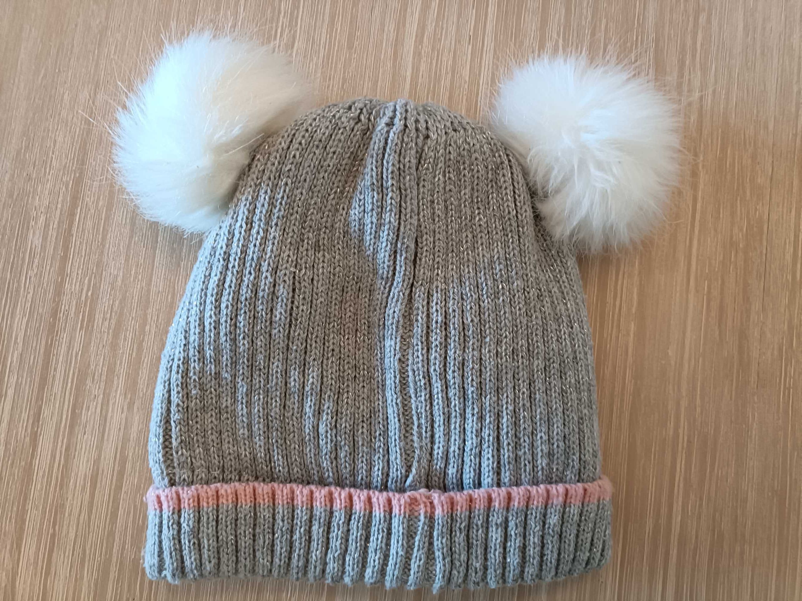 Gorro Minnie com pompons e forro quentinho (3-8 anos)
