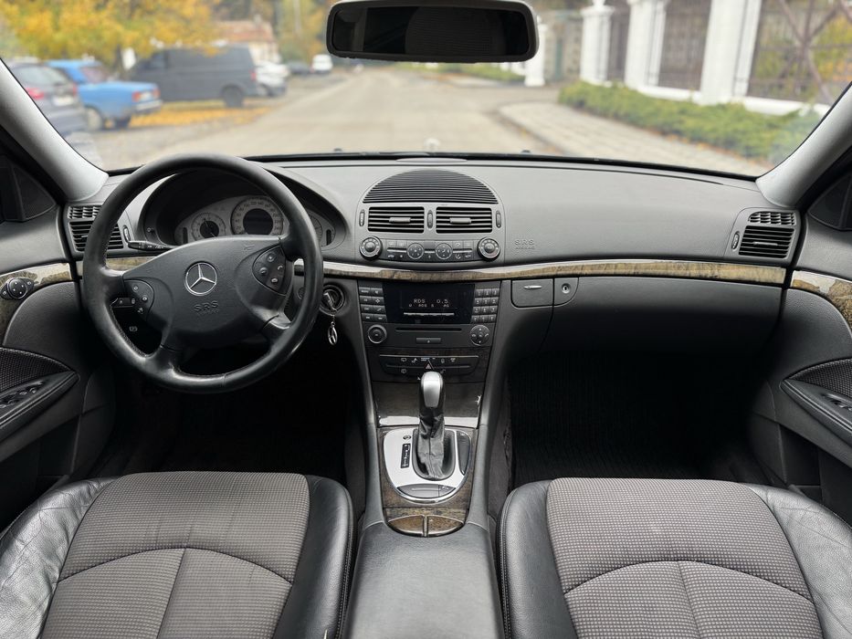 Mercedes-Benz E-Class 2004 рік W211 2.2 cdi Коробка Автомат
