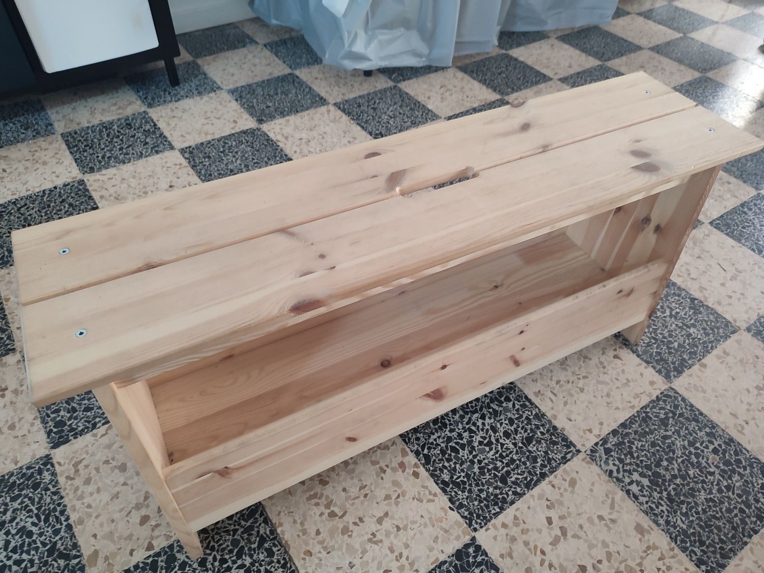 Banco com arrumação ikea