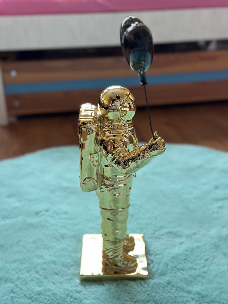 Astronauta „Omega” Figurka Złota Nasa