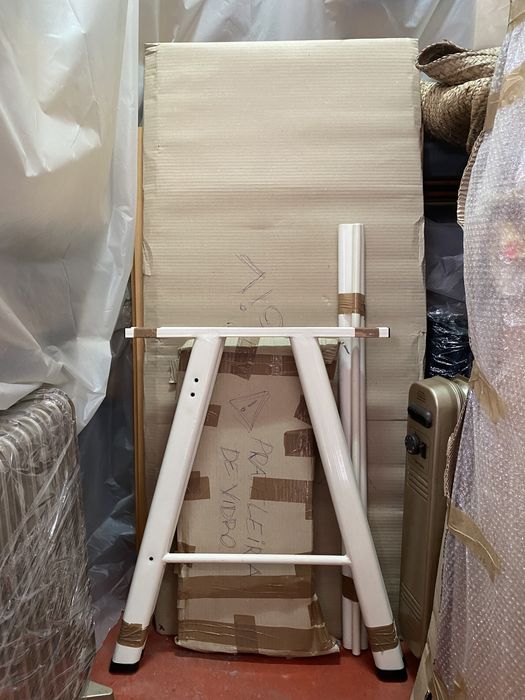 Secretaria com tampo em vidro