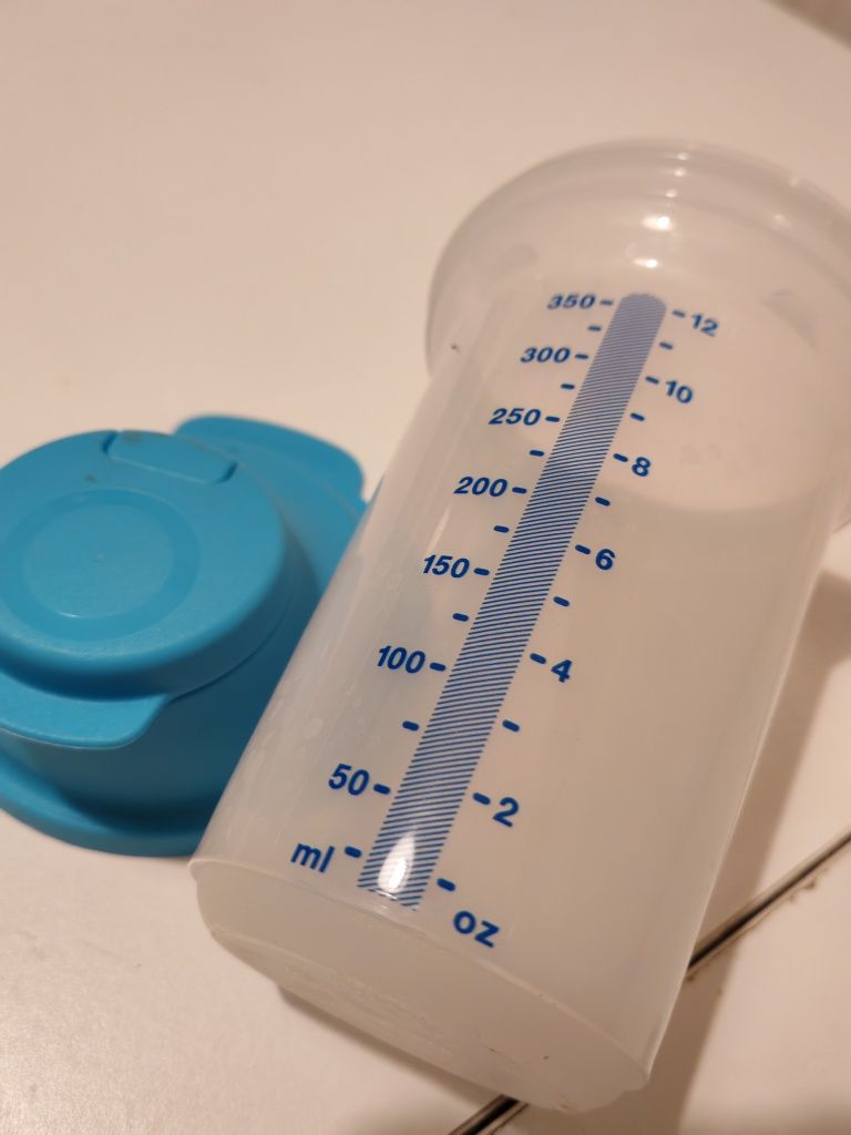 Shaker/copo medidor Tupperware