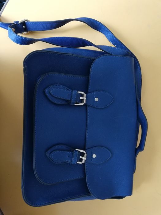 Mala de senhora azul