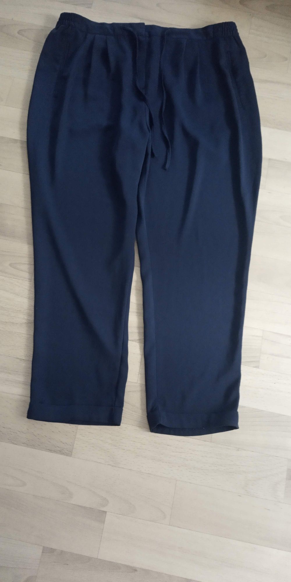 Spodnie granat roz EUR 44 firmy F&F