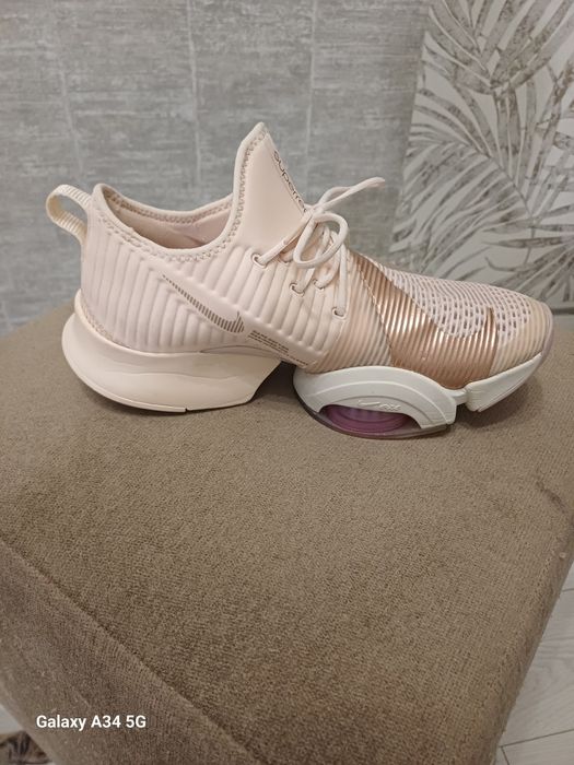 Кроссовки Nike б/у