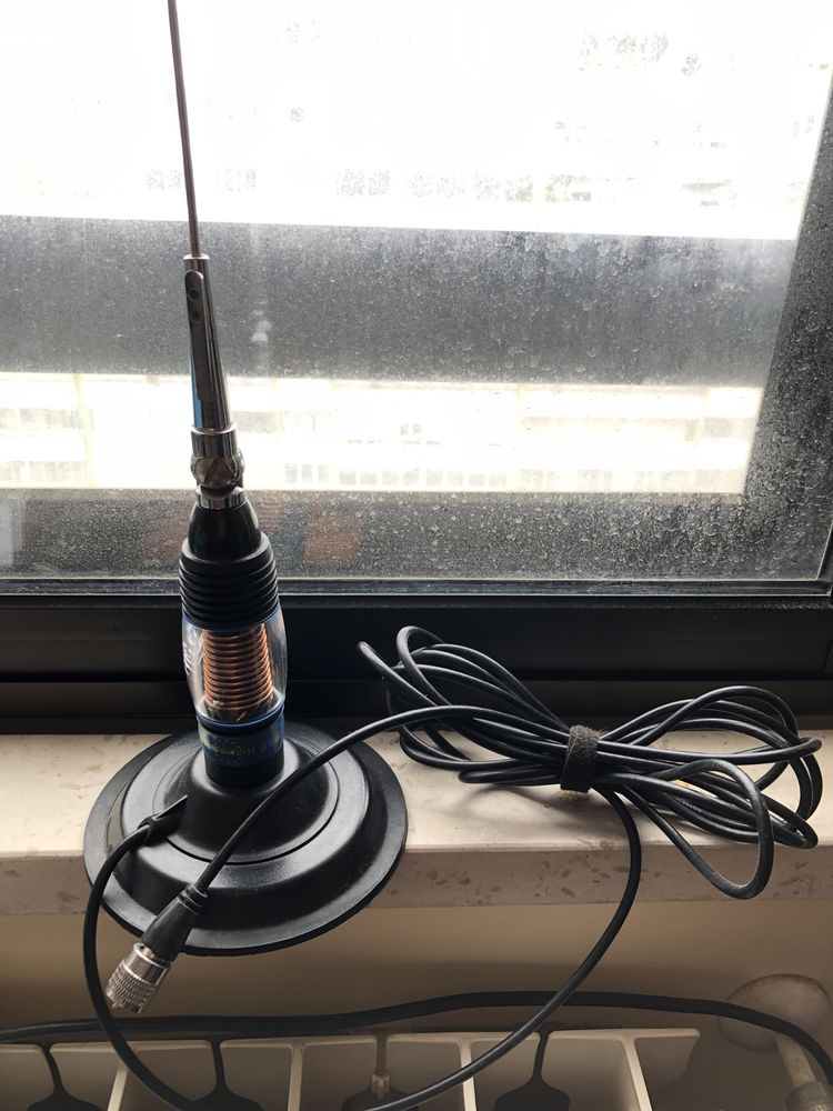 Rádio CB PNI Escort HP 7110 ASQ 4W 12V e antena magnética President