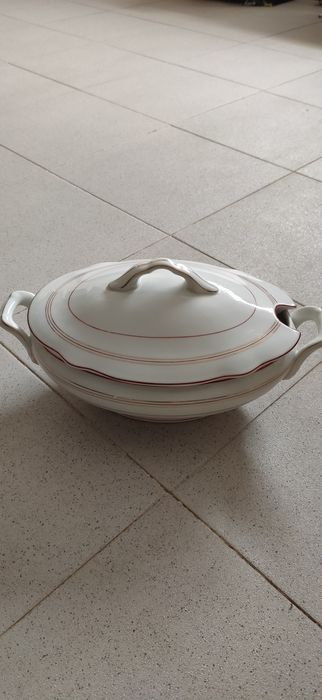 Terrina e molheira em Vista Alegre