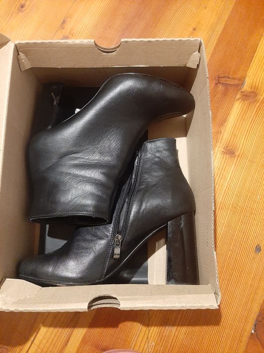 Черевики шкіряні на каблуку весняні.