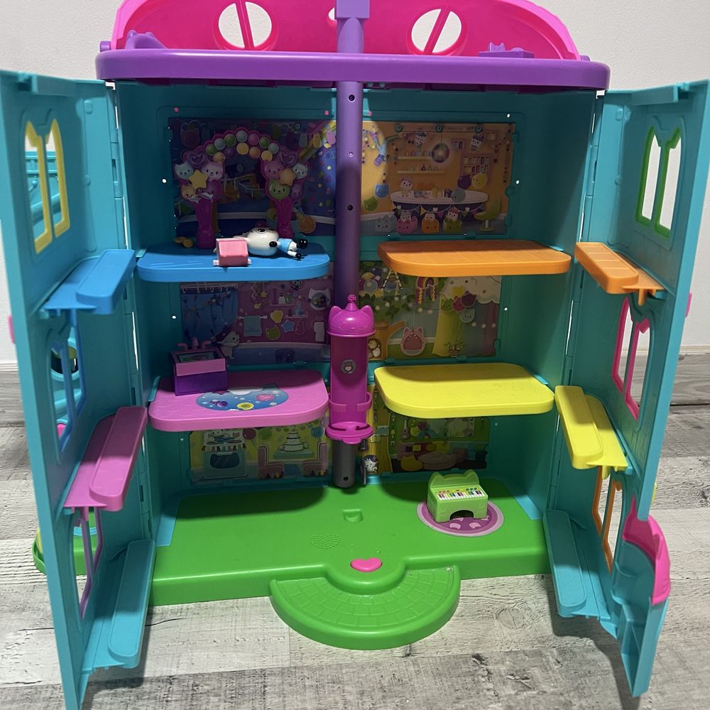 Casa Gabby Gato usada 1x com varios bonecos inclusos