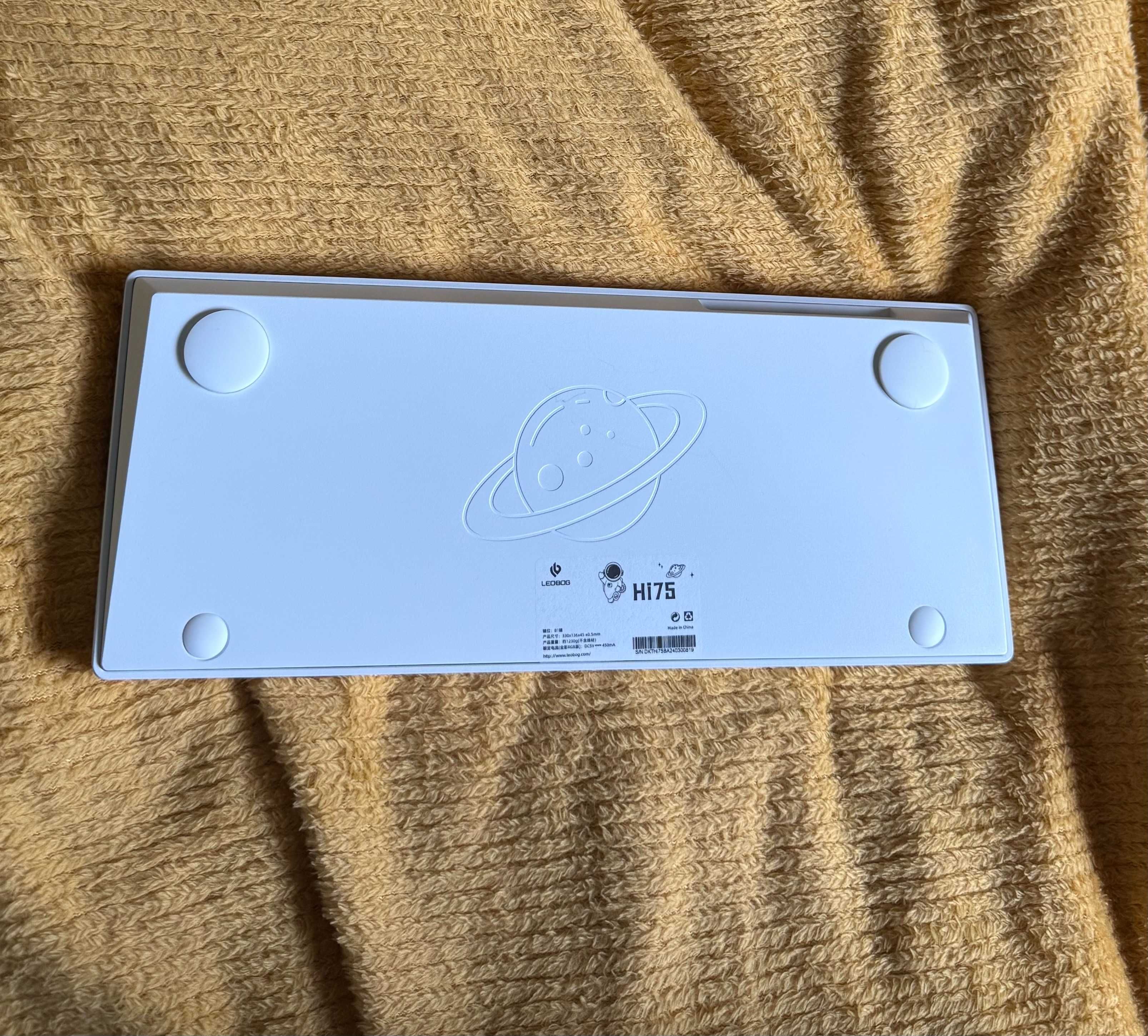 Leobog Hi75
Akko V3 pro silver switches
PBT keycaps XDA profile