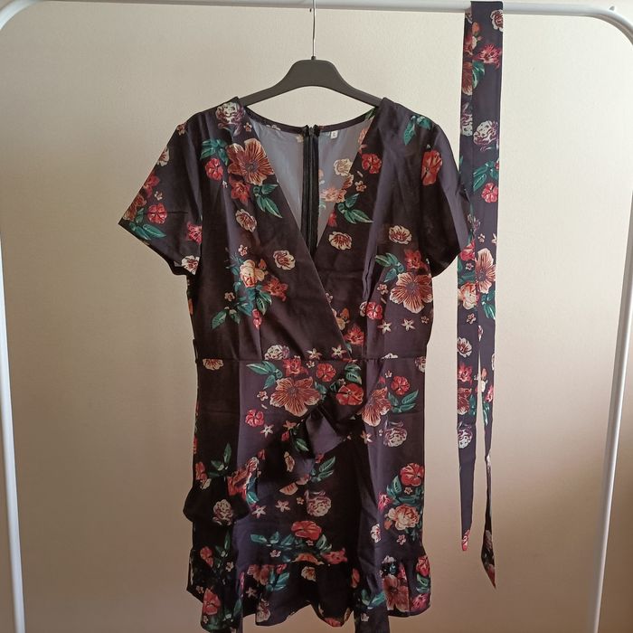 Vestido preto com flores