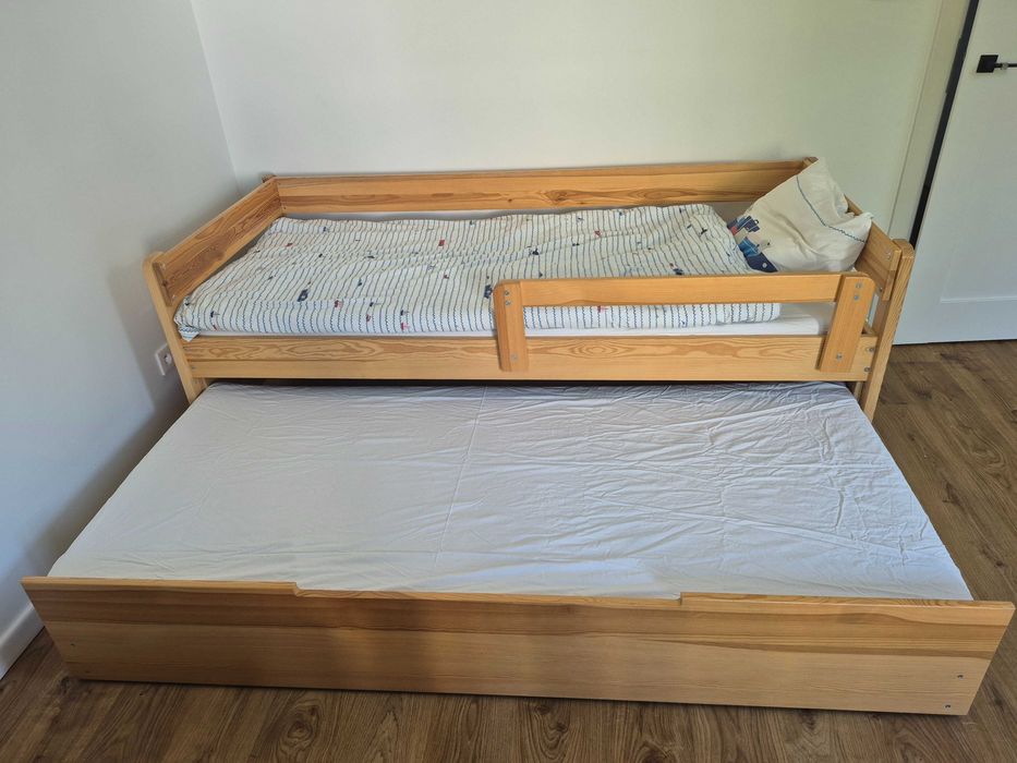 Łóżko podwójne z pojemnikiem na pościel