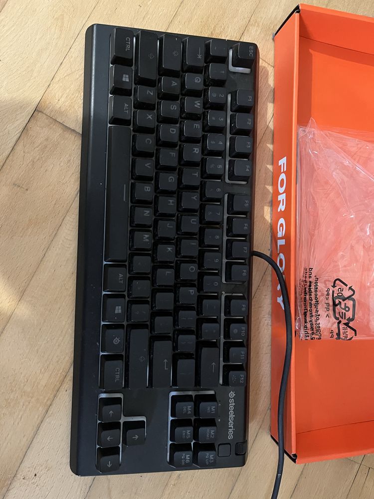 Klawiatura Gamingowa steelseries apex 3 TKL idealana!
