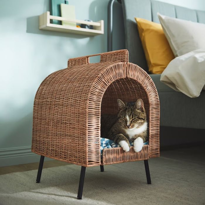 Ikea Domek dla kota, na nóżkach, rattan
