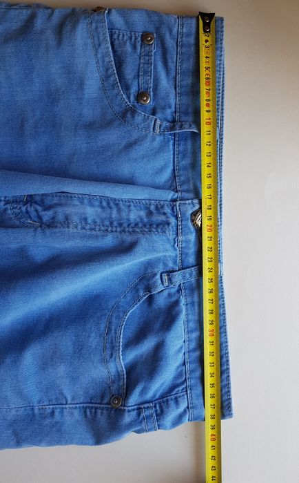 Jasnoniebieskie letnie jeansy rybaczki